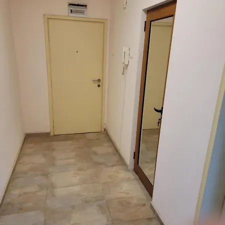 And Skyline 2br 5th Floor Walk Up * Warna