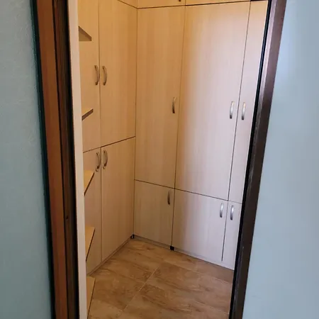 And Skyline 2br 5th Floor Walk Up Warna