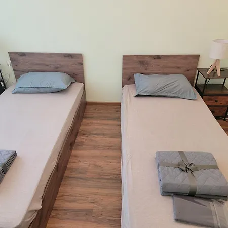 And Skyline 2br 5th Floor Walk Up Warna