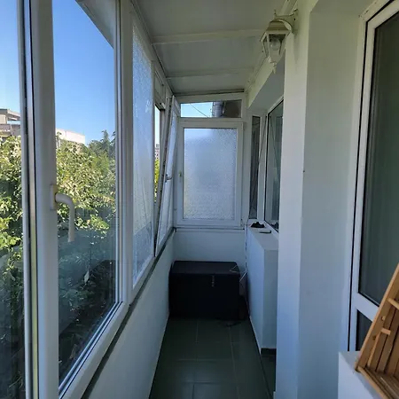 And Skyline 2br 5th Floor Walk Up *